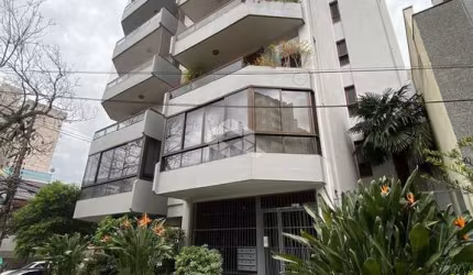 Apartamento semimobiliado com 3 dormitórios e 2 vagas, no bairro Exposição em Caxias do Sul