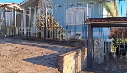 Casa com 03 dormitórios no bairro Colina Sorriso em Caxias do Sul