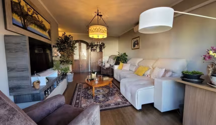 Apartamento semimobiliado com 3 dormitórios sendo 1 suíte + dependência de empregada com 02 vagas no bairro Rio Branco em Caxias do Sul