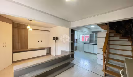 Sobrado triplex no Bairro Charqueadas em Caxias do Sul