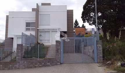 BELÍSSIMA CASA GEMINADA NO BAIRRO SÃO LUIZ
