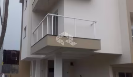 Sobrado Novo Triplex com 2 dormitórios no bairro Bela Vista em Caxias do Sul