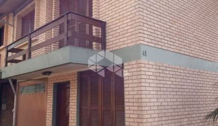 Sobrado de 03 dormitórios no Bairro Sagrada Familia em Caxias do Sul
