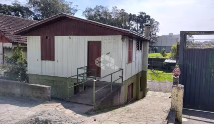 Casa mista à venda no bairro Sagrada Família, Caxias do Sul