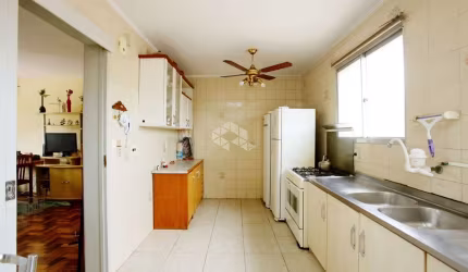 Apartamento com 2 quartos e 79m², com vaga de garagem à venda na Glória, Porto Alegre.