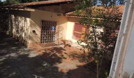 2 Casas no mesmo páteo  com 3 quartos cada. Bairro Partenon.