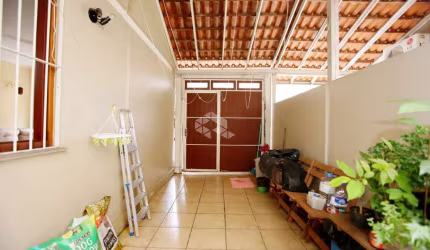 Sobrado de 2 quartos 1 vaga, 1 suíte no Bairro Teresópolis em Porto Alegre