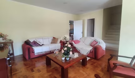 Casa com 3 dormitórios no bairro Medianeira.