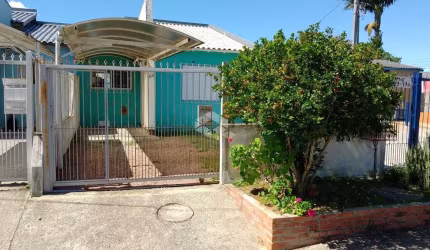 Casa de Alvenaria com três dormitórios e Suíte no bairro Belém Novo.