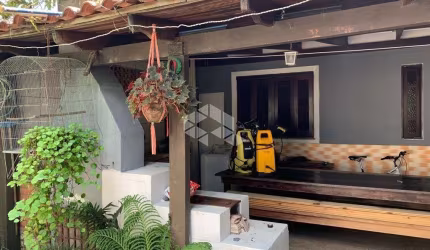 Casa residencial com 7 quartos e 4 vagas no Sarandi em Porto Alegre