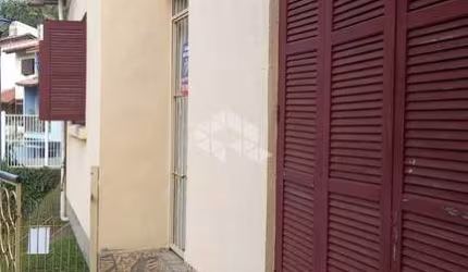 Casa com 3 quartos 2 vagas de garagens no Partenon em Porto Alegre