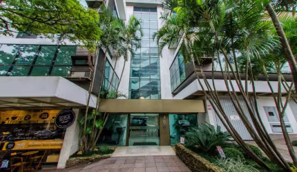 Sala Comercial a venda na Carlos Gomes no bairro  Bela Vista em Porto alegre