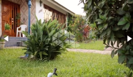 Crédito Real vendeCasa/Sobrado com 5 dormitorios/quartos e piscina no bairro parque Santa Fé em Porto Alegre-RS