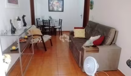Apartamento de dois quartos e pátio no bairro Teresópolis em Porto Alegre/RS