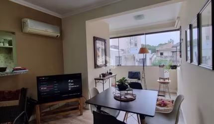 Apartamento para venda de 2 dormitórios, sacada, 1 suíte , ensolarado no bairro Cidade Baixa em Porto Alegre/RS