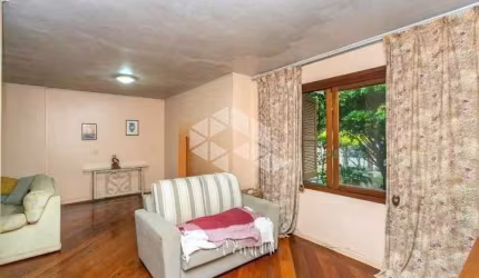 Casa   para venda  de 2 dormitórios sendo 1 suíte  no bairro Tristeza em Porto Alegre/RS.