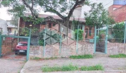 Casa 2 dormitórios para venda no bairro Medianeira