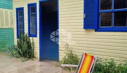Casa para venda  de 2 dormitórios no Quinta do Portal ,Bairro Lomba do Pinheiro