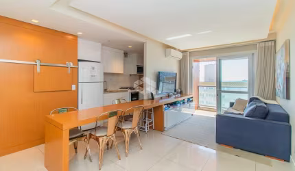 Apartamento com 76.69 m² privativos, com 2 dormitórios sendo 1 suíte, 3 elevadores, 2 vagas de garagens, à venda no bairro Petrópolis