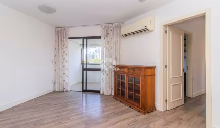 Apartamento em andar alto, com vista, lareira e churrasqueira!
