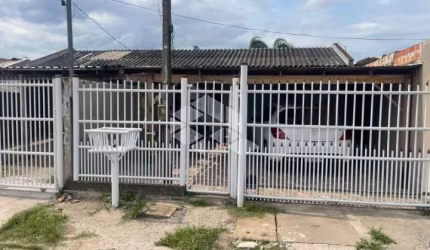 Casa 2 dormitórios, com amplo pátio nos fundos, fácil acesso a Freeway