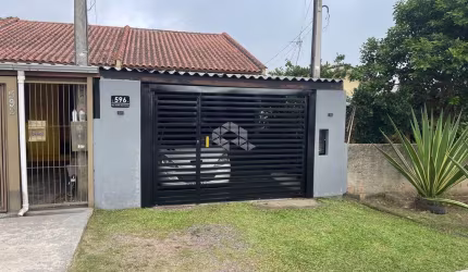 Casa Dois Dormitórios, com Garagem Coberta e pátio nos Fundos. localizado no jardim do Cedro.