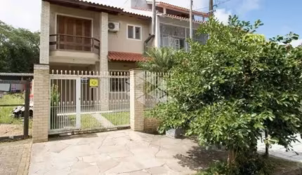 Casa de 3 dormitórios com 1 suíte no bairro Aberta dos Morros