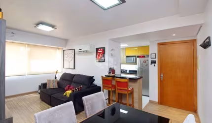Lindo apartamento, mobiliado e reformado, de 2 dormitórios, 1 vaga de garagem!