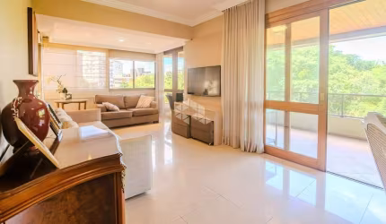 Apartamento com 3 quartos e 169m² à venda em Moinhos de Vento, Porto Alegre.