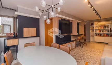 A venda apartamento de 3 dormitórios, 2 vagas de garagem, no bairro Cristo Redentor, em Porto Alegre/RS.