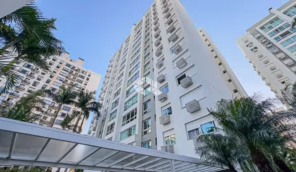 Belo apartamento de tres dormitórios/quartos em andar alto