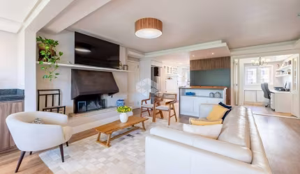 Apartamento semi mobiliado 3 dormitórios com 2 vagas de garagem no Bairro Auxiliadora em Porto Alegre