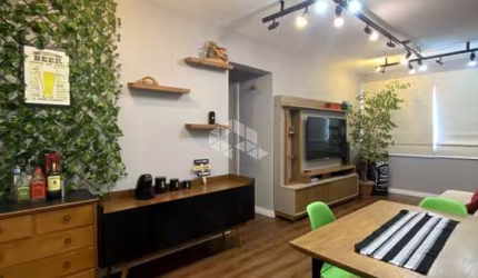 APARTAMENTO 2 DORMITÓRIOS, MOBILIADO COM 1 VAGA ESCRITURADA DESCOBERTA