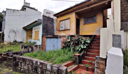 Terreno em excelente localização do Petrópolis, com 211m²