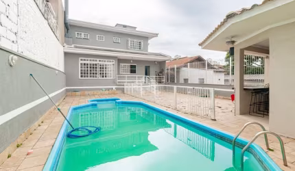 Casa Espaçosa com 4 Dormitórios e Piscina no São Sebastião