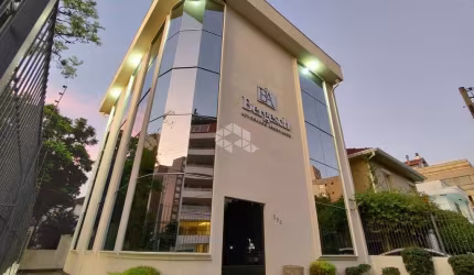 Prédio Comercial de Esquina, no Bairro Menino Deus