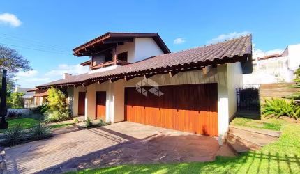 Casa 03 dormitórios e 5 vagas com 300m² no bairro São Sebastião