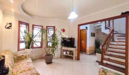 Casa de 4 Dormitórios com 2 Vagas em Condomínio Fechado no Ecoville