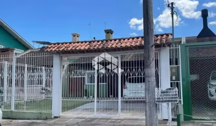 Casa Térrea de 3 Dormitórios no Residencial Verdes Campos em Porto Alegre