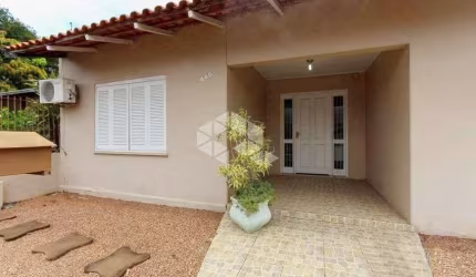 Casa 03 dormitórios e 04 vagas com 220m² no Residencial Cinco Colônias bairro Harmonia em Canoas