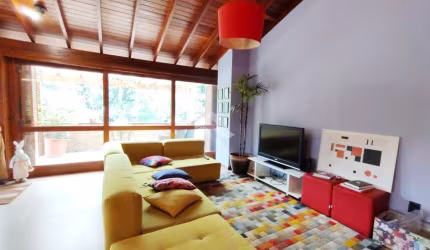Casa 05 dormitórios ,02 suítes , 05 vagas e com 260m² no bairro São Sebastião