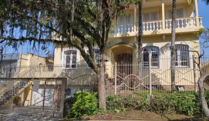 Casa com 4 dormitórios no bairro centro em Canoas