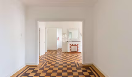CASA/ SOBRADO COM 614M², COM 2 VAGAS DE GARAGEM COBERTA E EDÍCULA - MOINHOS DE VENTO