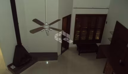 Casa de 4 Dormitórios, 2 Suítes, com Closet, Jardim e Piscina no Jardim Itu