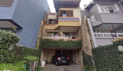Casa de 4 Pavimentos com 3 Dormitórios, 1 Suíte no Bairro Tristeza, Porto Alegre