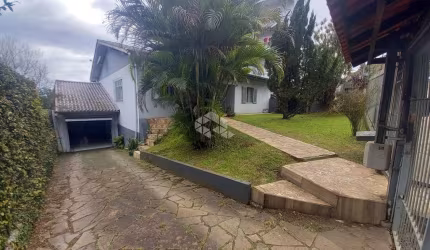 Casa 3 dormitórios sendo 1 suíte e garagem para 2 carros