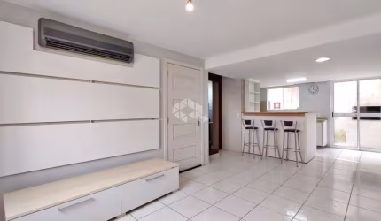 Casa em Condomínio de 03 dormitórios  com 84m² privativos e vaga no Jardim Itu - Porto Alegre