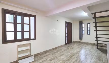 Casa com 300m² construídos, terreno de 250m², 7 vagas, Aceita Financiamento, no bairro Santa Rosa de Lima