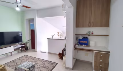 Apartamento de 2 dormitórios, com 3 vagas cobertas, 53m², elevador, no Centro Histórico