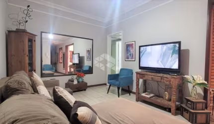 No Bairro Petrópolis em Porto Alegre, apartamento com 3 dormitórios